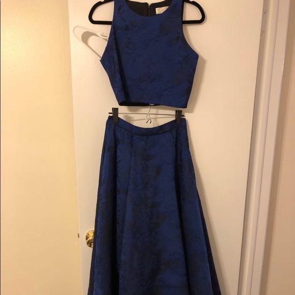 Alice and Olivia matching top and skirt - Picture 2 of 2